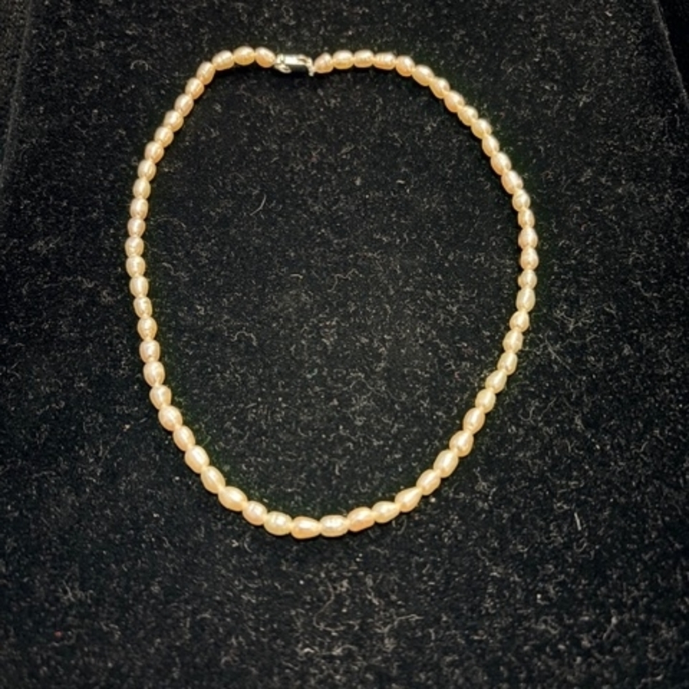 * Classic Freshwater Pearl Choker Necklace in Champagne